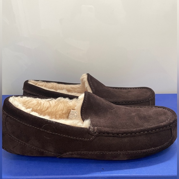 New UGG Australia Men’s Ascot Suede Moccasin Slippers Dark Brown - Picture 3 of 6